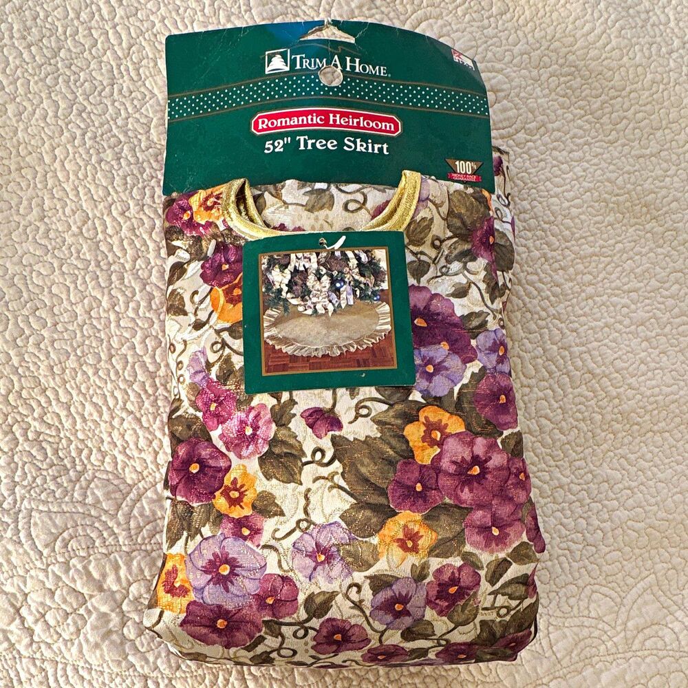 Vtg Trim A Home Heirloom 52 inch Christmas Tree Skirt Pansy Chintz Floral Gold